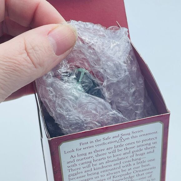 Hallmark Keepsake Ornament 2001 Safe & Snug Penguin Mom and Baby NEW - Picture 5 of 6